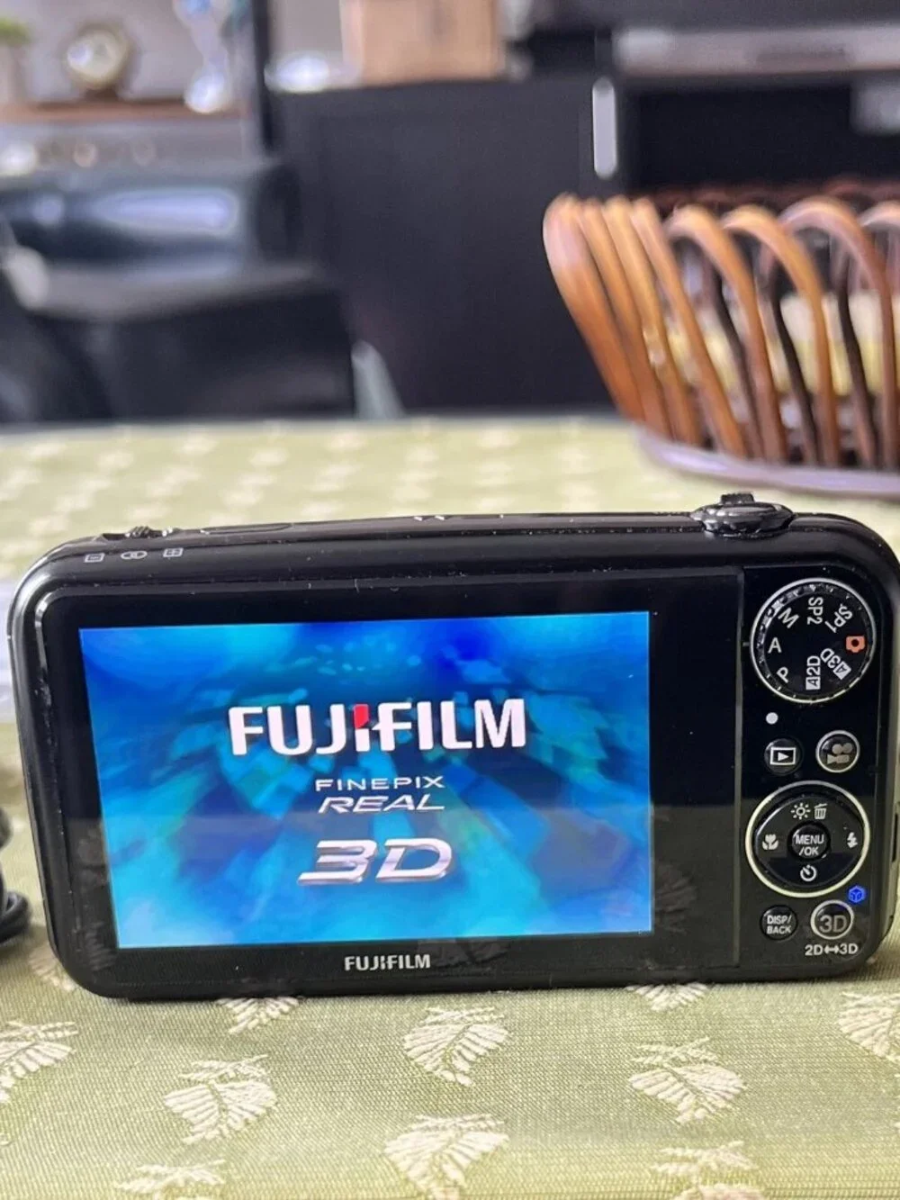 Near Mint xFujifilm FinePix REAL 3D W3 Camera 10.0MP BLACK 32 gb Manual Charger